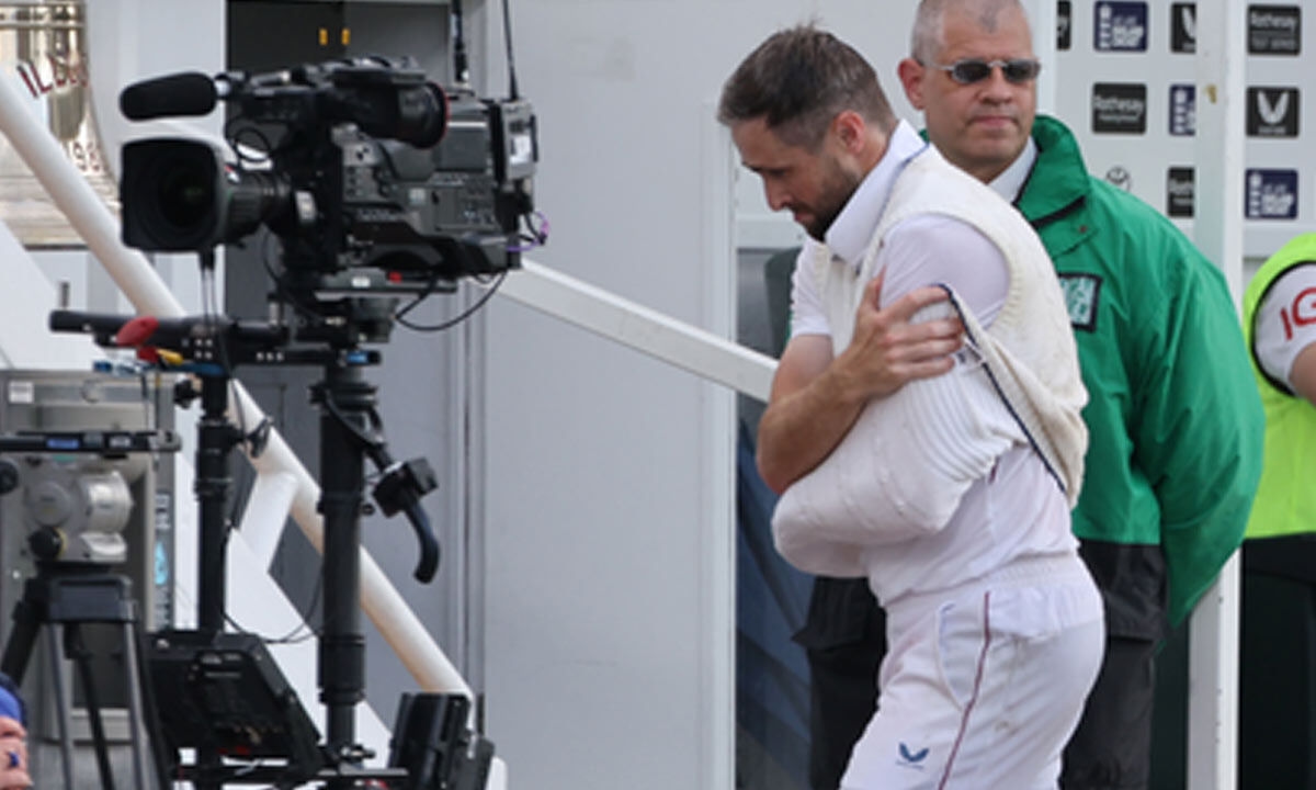 Woakes ruled out of remainder of 5th Test with shoulder injury
