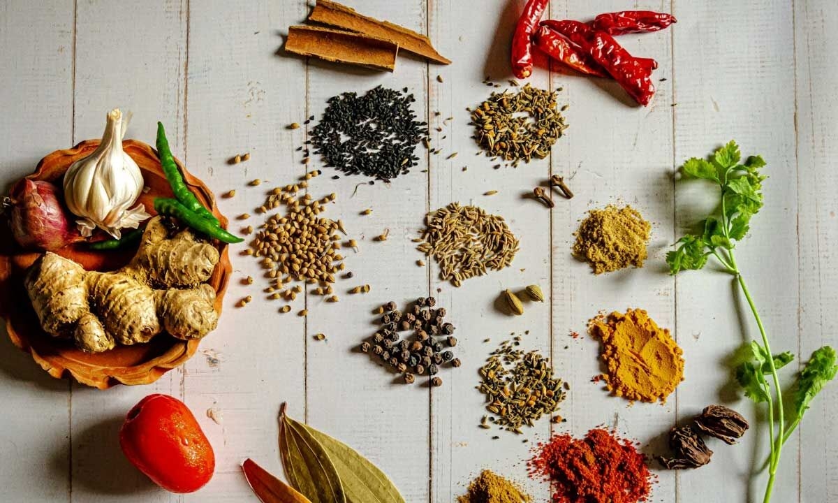 Indian Herbs and Spices That Naturally Burn Fat and Support Healthy Weight Loss at Home