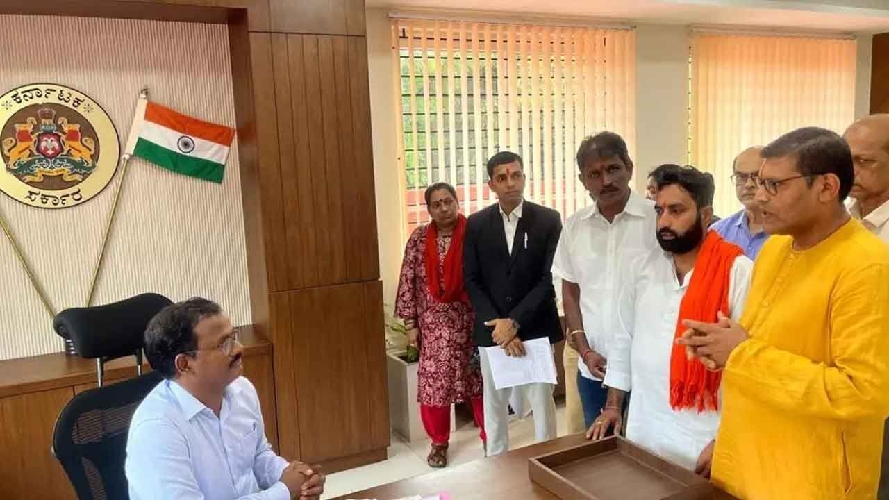 Samiti urges ban on plastic flags