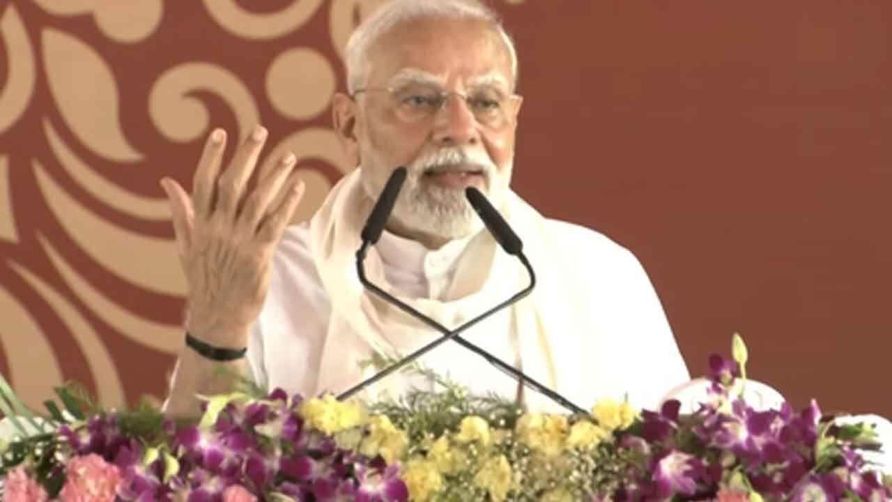 PM Modi inaugurates, lays foundation stone of projects worth Rs 2,200 cr in Varanasi