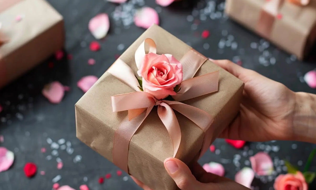 For The Ones Who've been Through It All: Friendship Day Gifts They'll Actually Love
