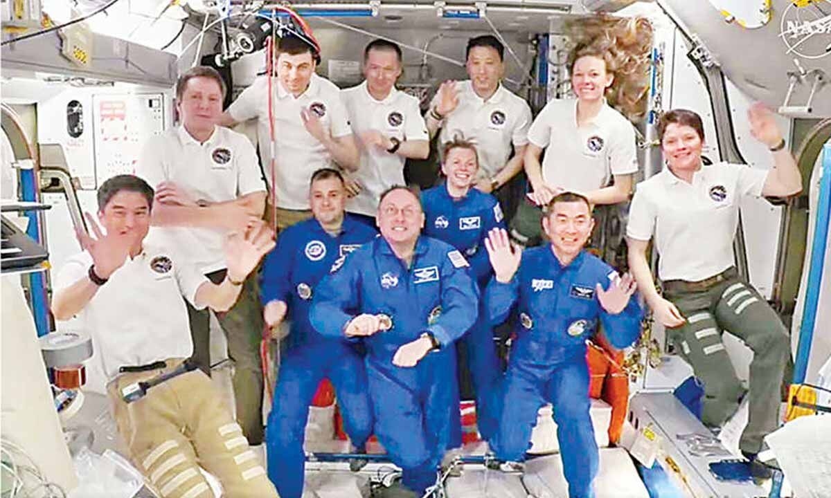 SpaceX delivers 4 astronauts to ISS just 15 hrs after launch