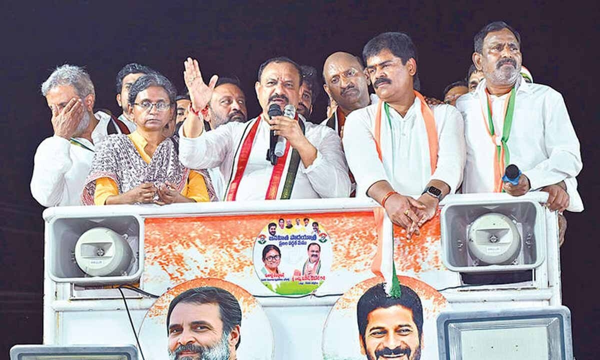 Cong leaders conduct Shramadanam