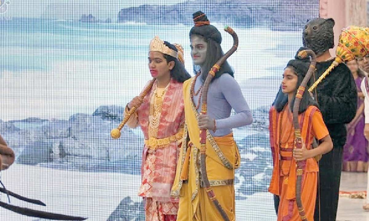 Devotees' drama presentation enthralls all at Prasanthi Nilayam