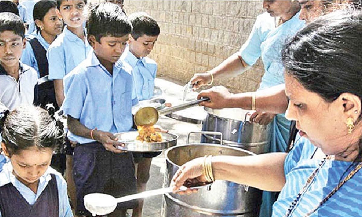 UP govt asked to distribute cooked food under ICDS