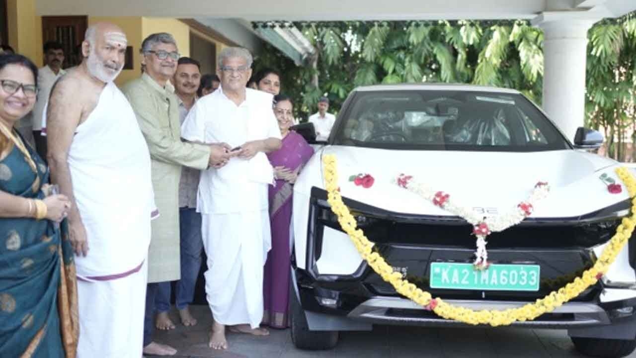 Mahindra & Mahindra Gifts New BE.6 Model to Dharmasthala Temple