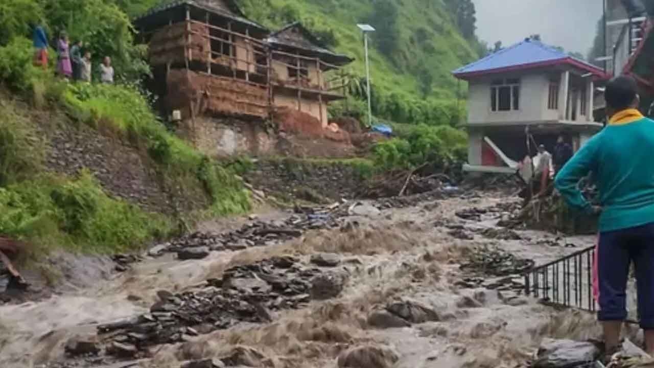 Himachal: 2 NH among 297 roads closed, orange alert for very heavy rains