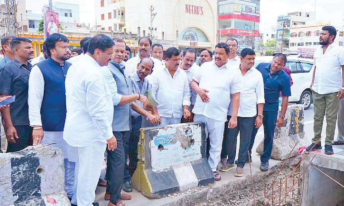 R&B Min directs officials to speed up works for LB Nagar traffic corridor