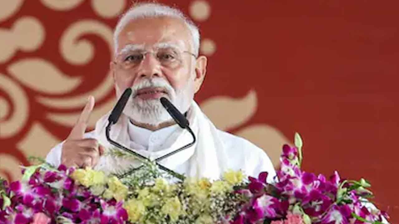 PM Modi felicitated at NDA meet over Operation Sindoor