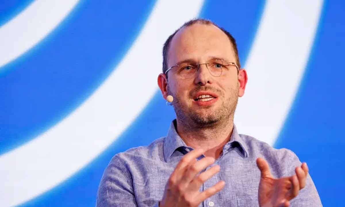 GitHub CEO: Embrace AI or Risk Irrelevance, Warns Software Developers