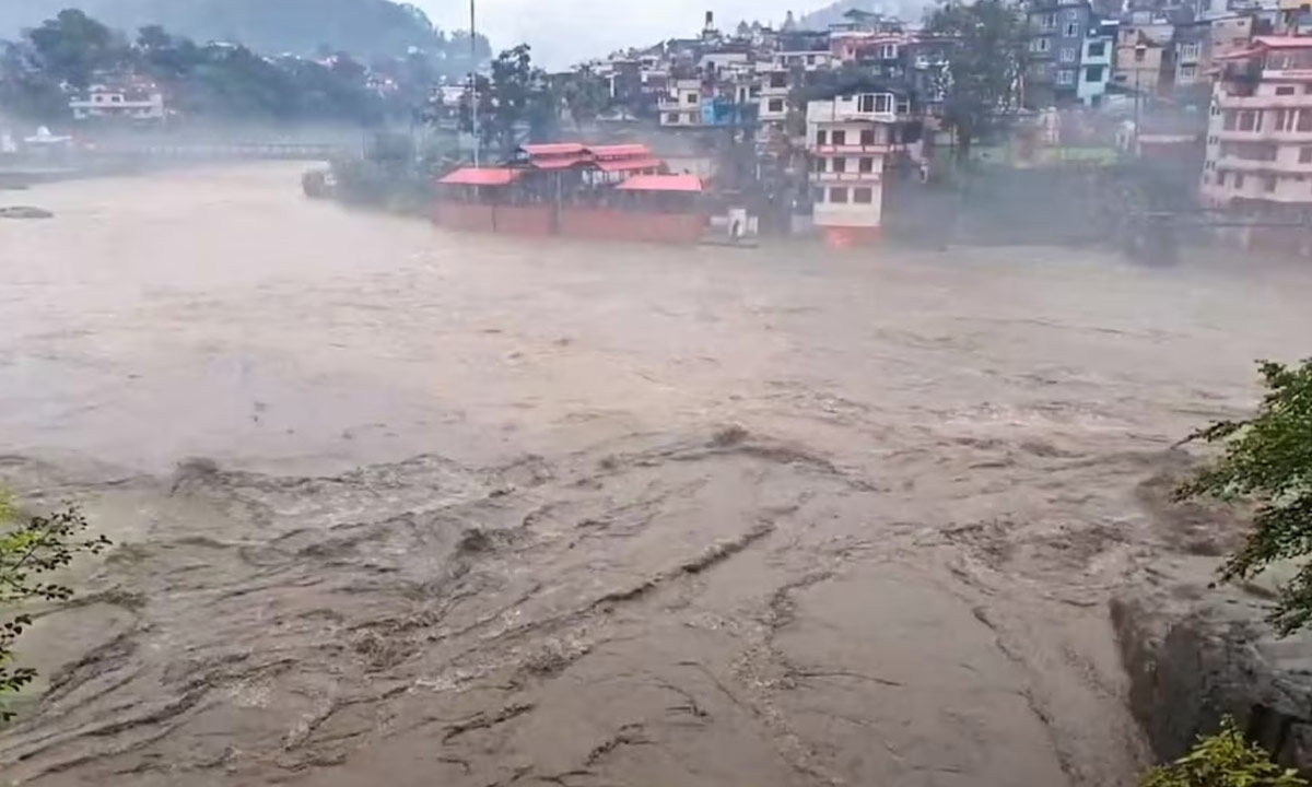 453 roads closed in Himachal as heavy rain continues, Mandi receives over 150 mm of rainfall