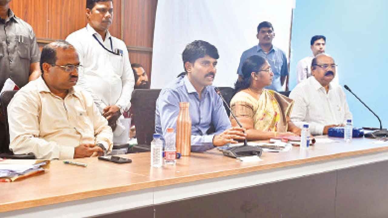 Officials told to ensure timely distribution of anti-parasitic medicine
