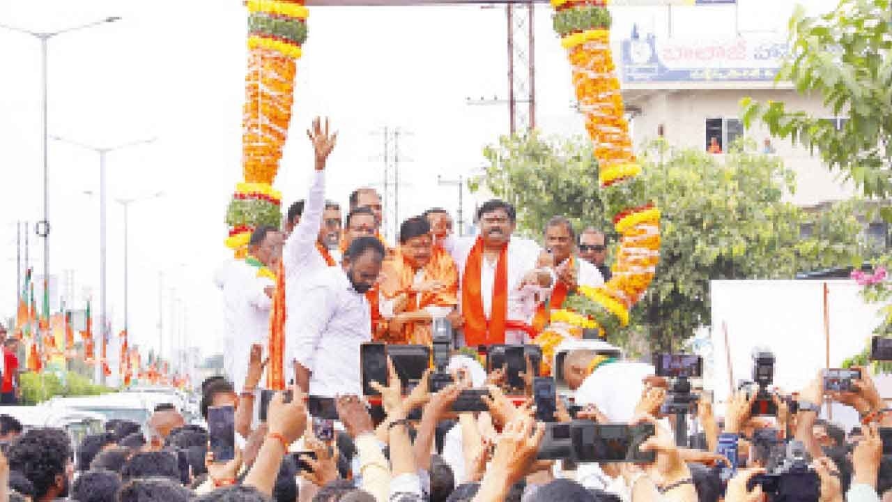 BJP chief blames state govt for urea shortage