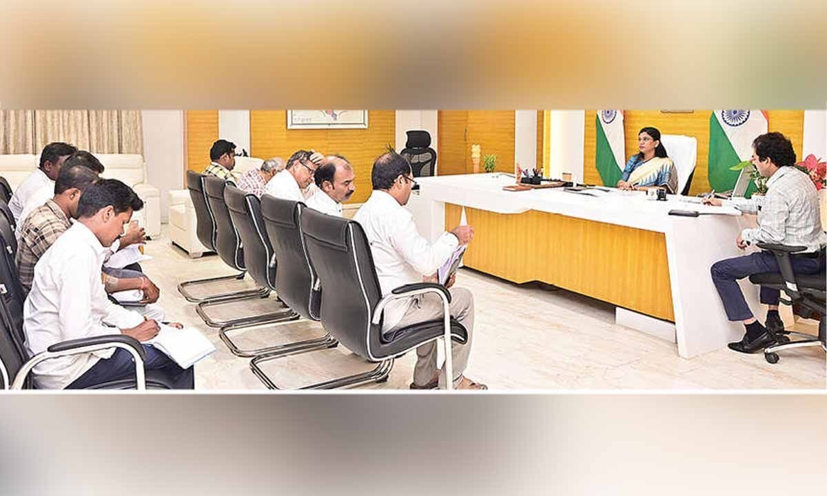 Collector reviews failed payments of Annadata Sukhibhava