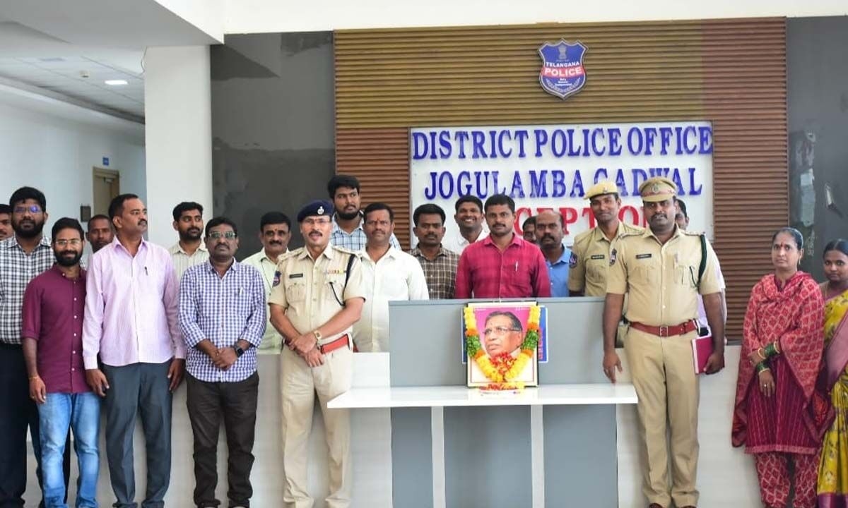 Prof. Kothapalli Jayashankar's Birth Anniversary Observed with Reverence at Jogulamba Gadwal Police Headquarters