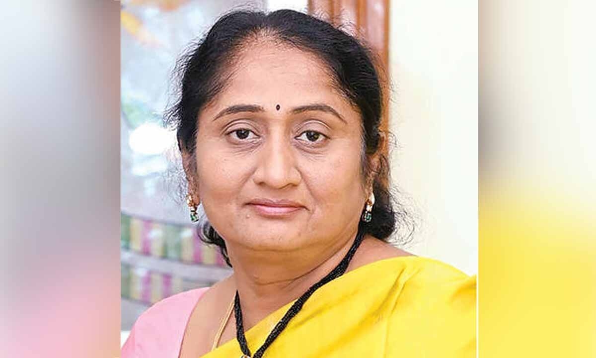 Chandrababu rule guarantees security for weavers: Savitha