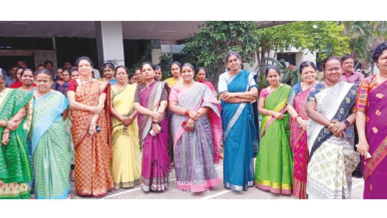 JNTUH observes National Handloom Day, celebrates India's textile legacy