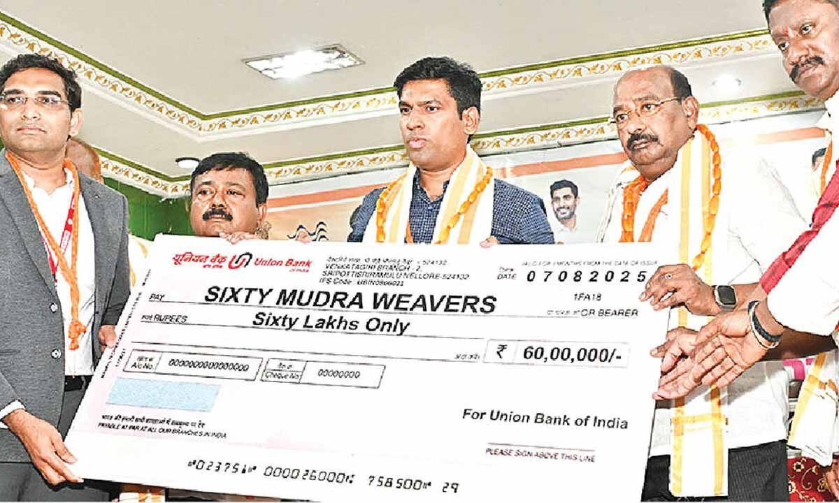 Free power supply to handloom and power looms commences