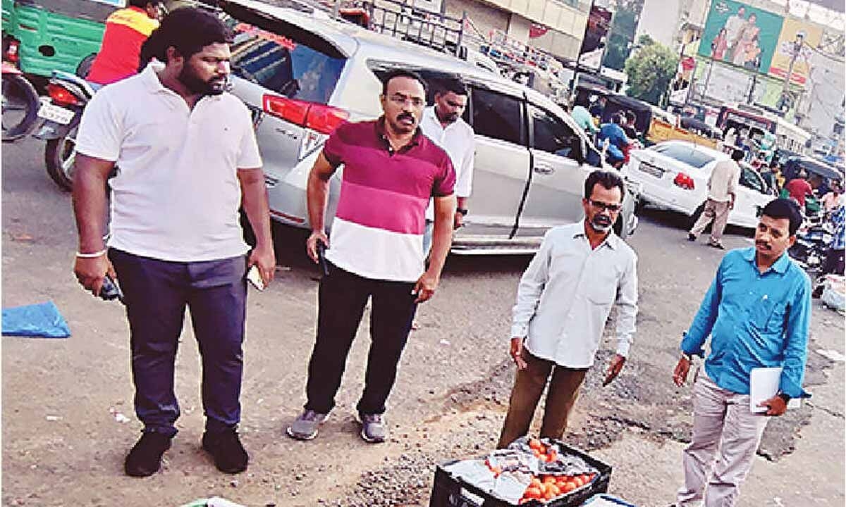 Remove encroachments in vegetable market: NMC chief