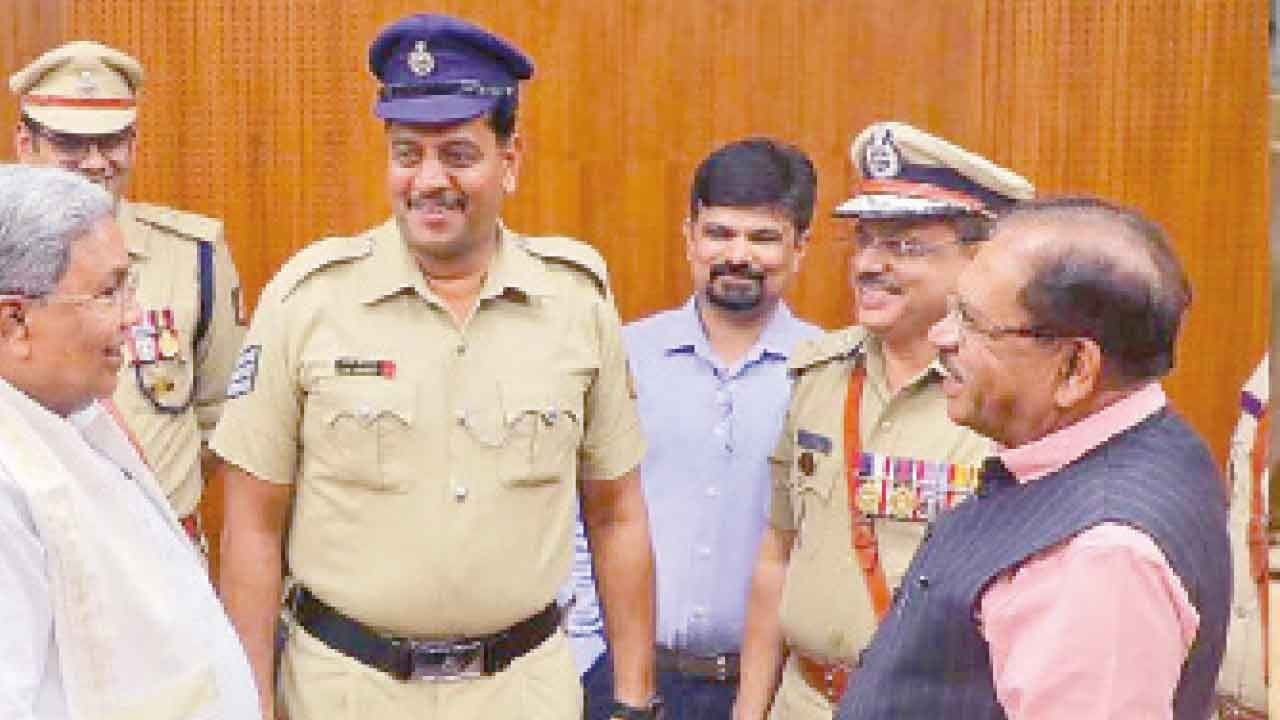 Cops to sport navy blue peak caps replacing British-era slouch hats
