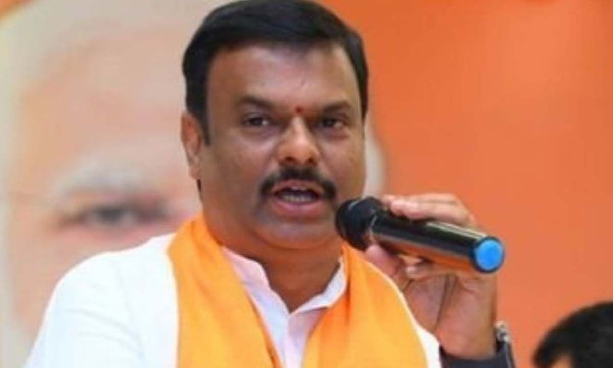 AP BJP chief meets Modi, discusses aqua farmers' issues