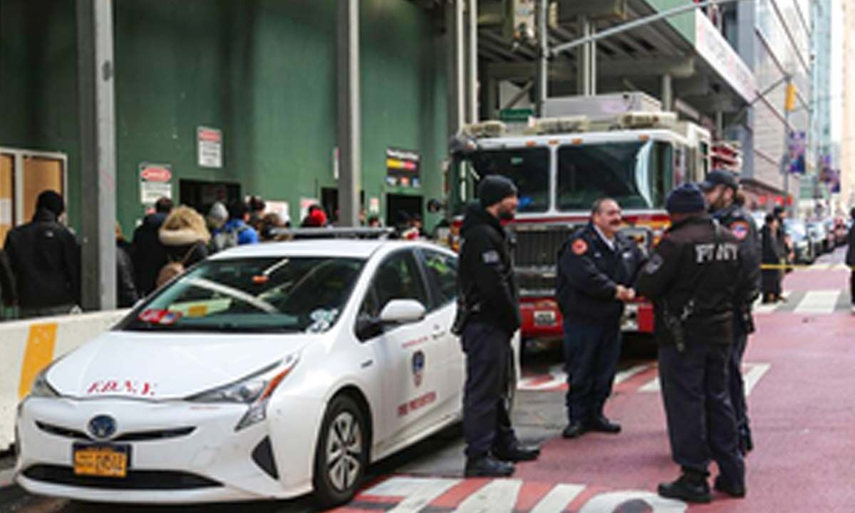 Three wounded in shooting at New York's Times Square
