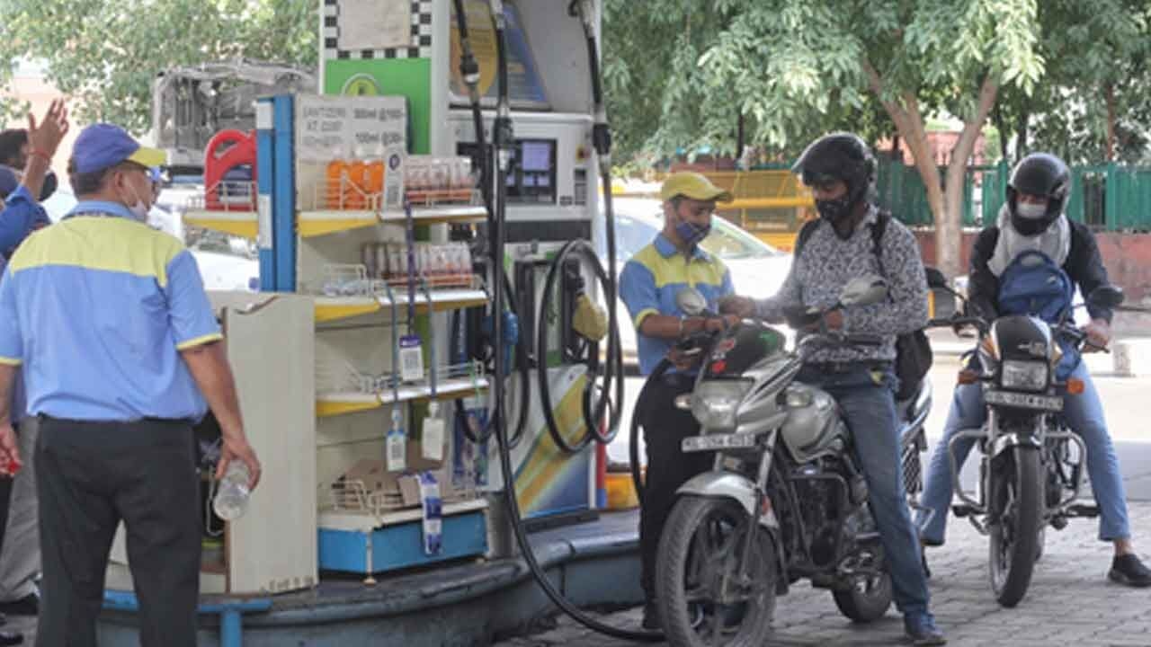Govt taking relook at licensing rules for petrol pumps