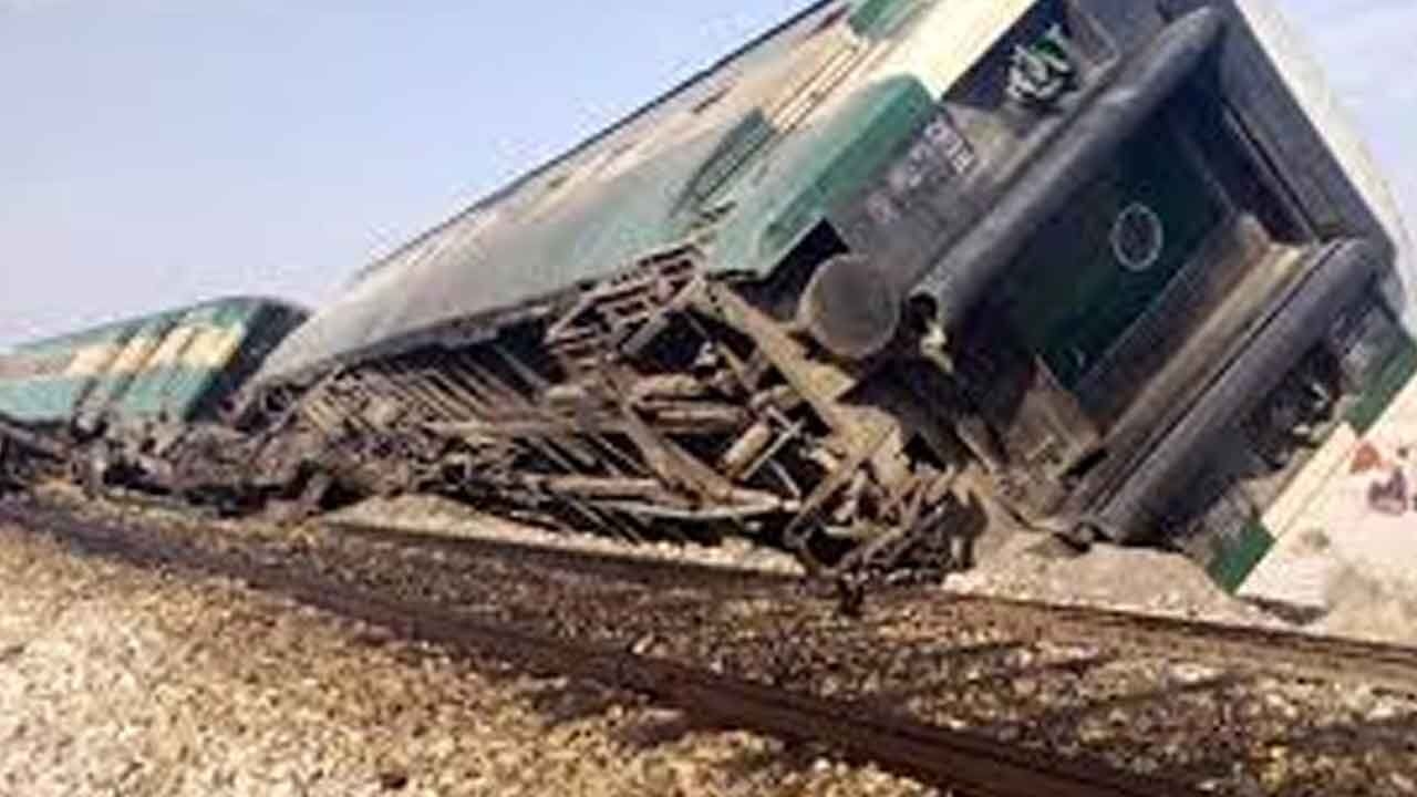 Four injured as blast derails train in Pakistan's Balochistan