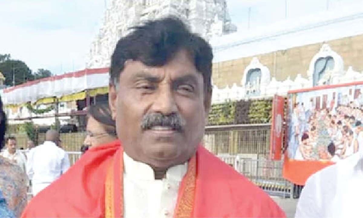 Former YSRCP MLA faces heat for making political comments at Tirumala