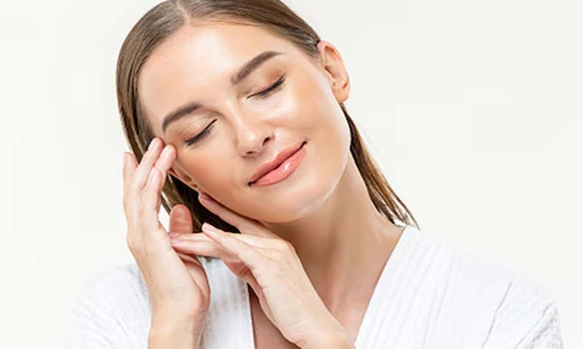 Brighten Your Skin Naturally with Turmeric: Simple Home Remedies for a Radiant Glow