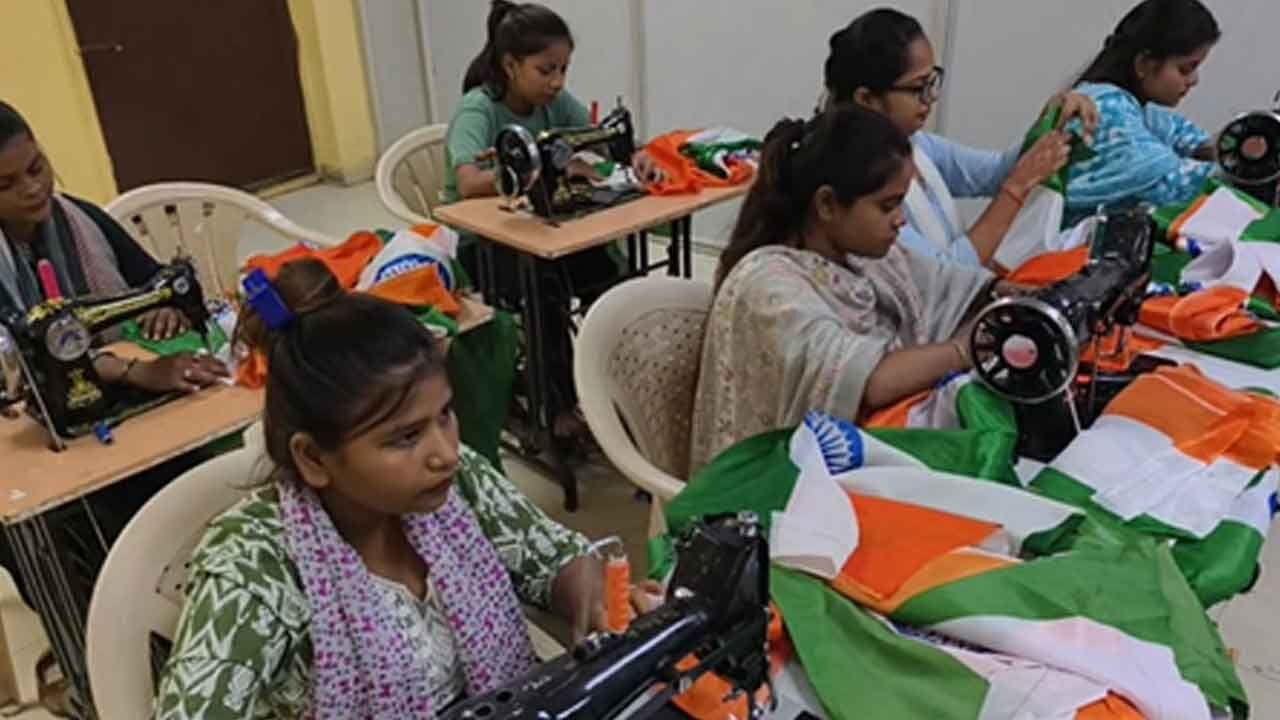 Prayagraj: Women becoming self-reliant, financially strong through 'Har Ghar Tiranga' campaign