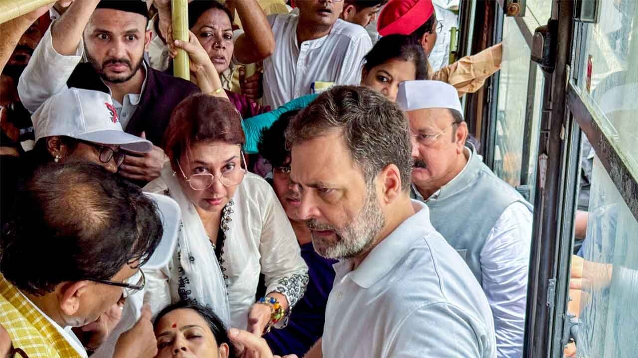 Oppn takes out protest march against SIR