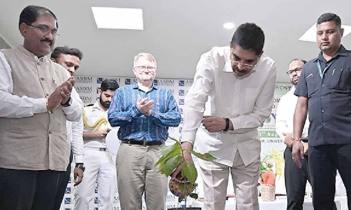 Guv calls on youth to take lead in climate action