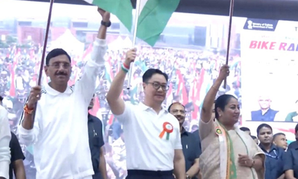 Union Ministers, Delhi CM flag off Har Ghar Tiranga Bike Rally ahead of I-Day