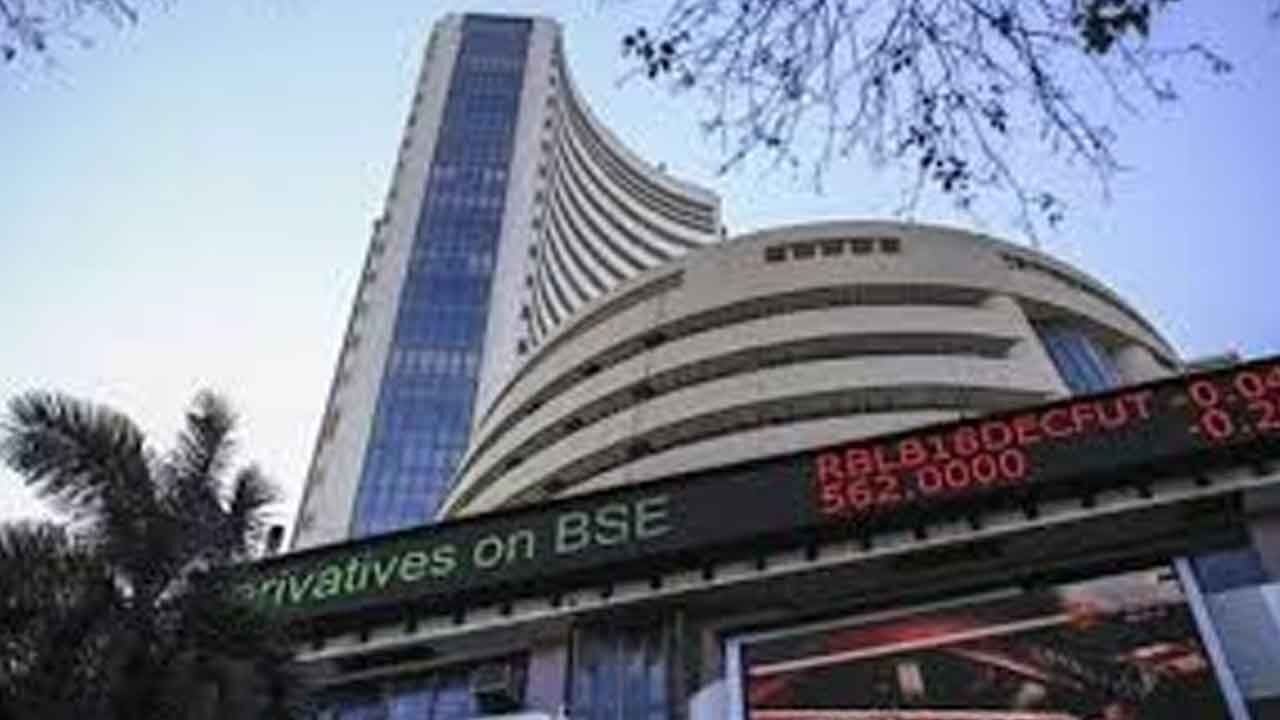 Stock market ends lower ahead of key inflation data, tariff concerns
