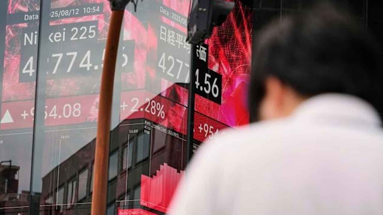 Asian shares advance on relief that Trump delaying higher China tariffs