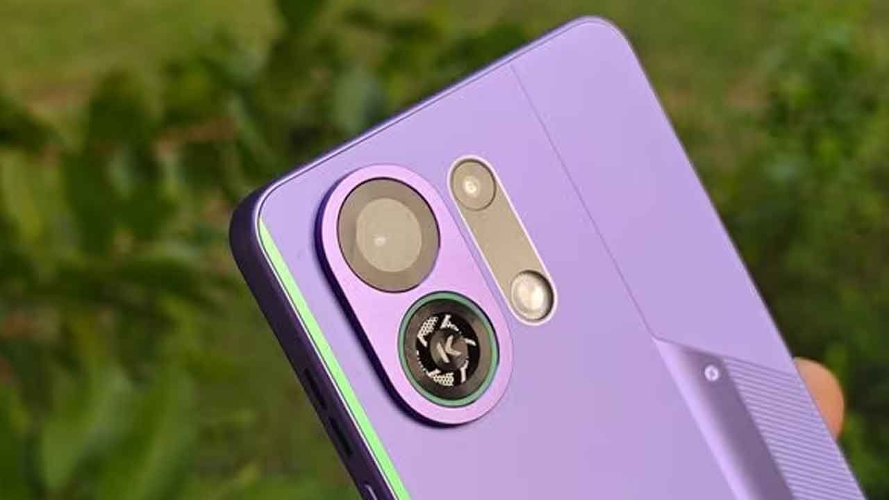 Oppo phone with cooling fan launched
