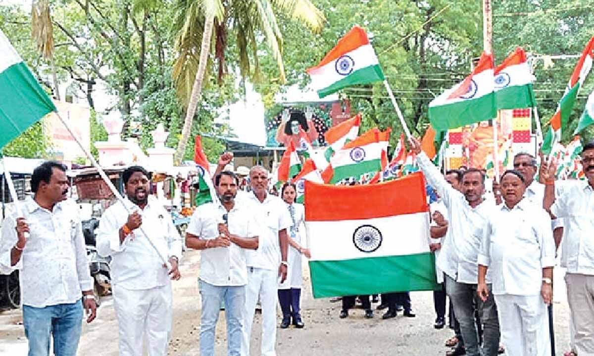 ‘Har Ghar Tiranga' rally in Puttaparthi spreads message of patriotism