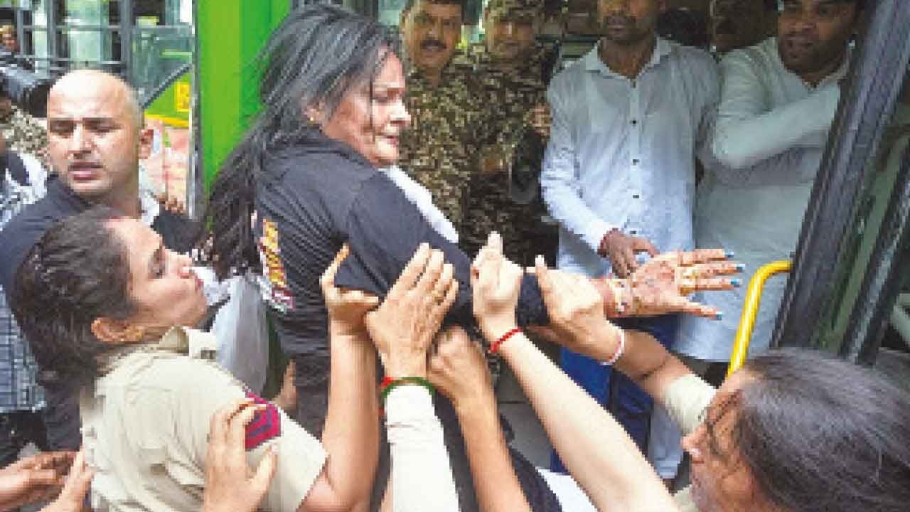 Youth Cong hold ‘Halla Bol' march against BJP, EC