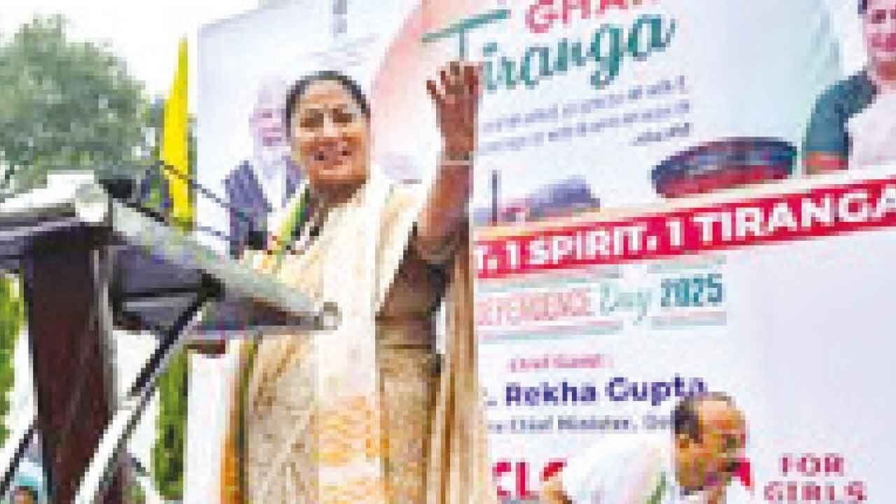 CM flags off Tiranga cyclothon for girls from Vidhan Sabha