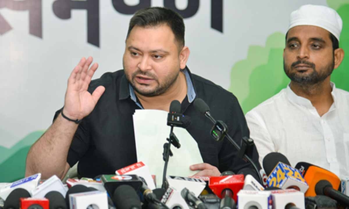 Tejashwi Yadav again threatens election 'boycott', says ECI helping BJP