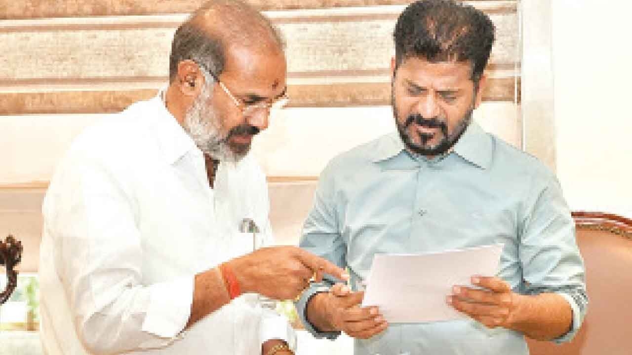 Adi Srinivas seeks funds for devpt works in Vemulawada