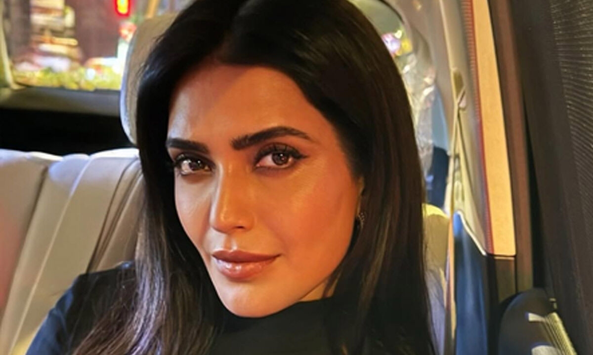 Karishma Tanna shares a small beauty hack for bushy & beautiful eyebrows