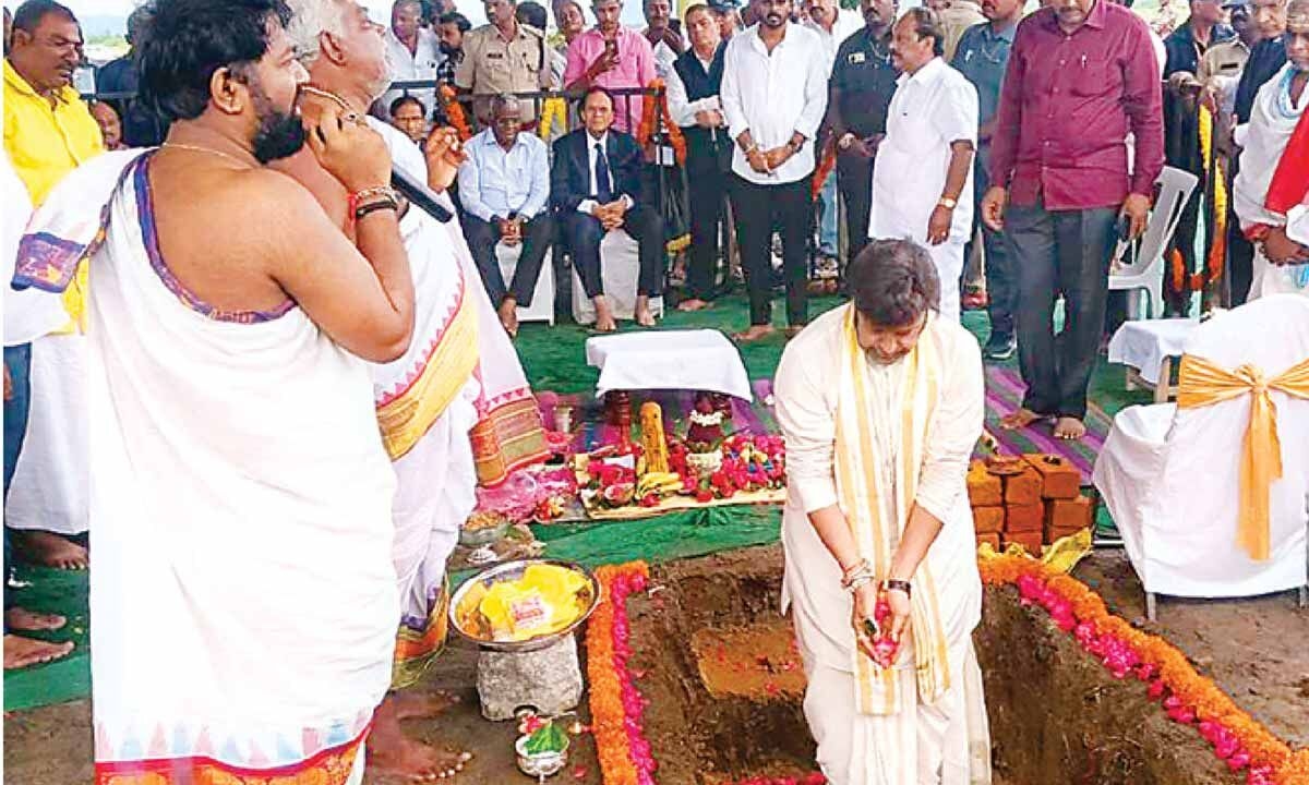 Balakrishna launches Basavatarakam cancer hospital works