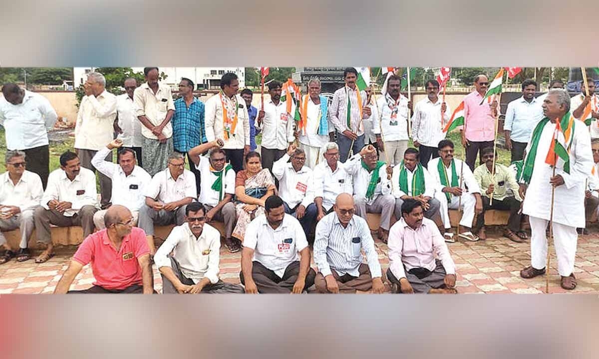 Police obstruct farmers' ‘Quit Corporate' rally