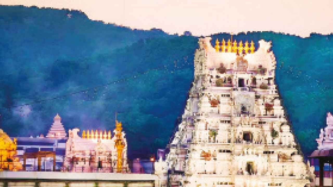 Bengaluru devotees donate Rs 1 cr, golden Lakshmi pendant to Tirupati temple