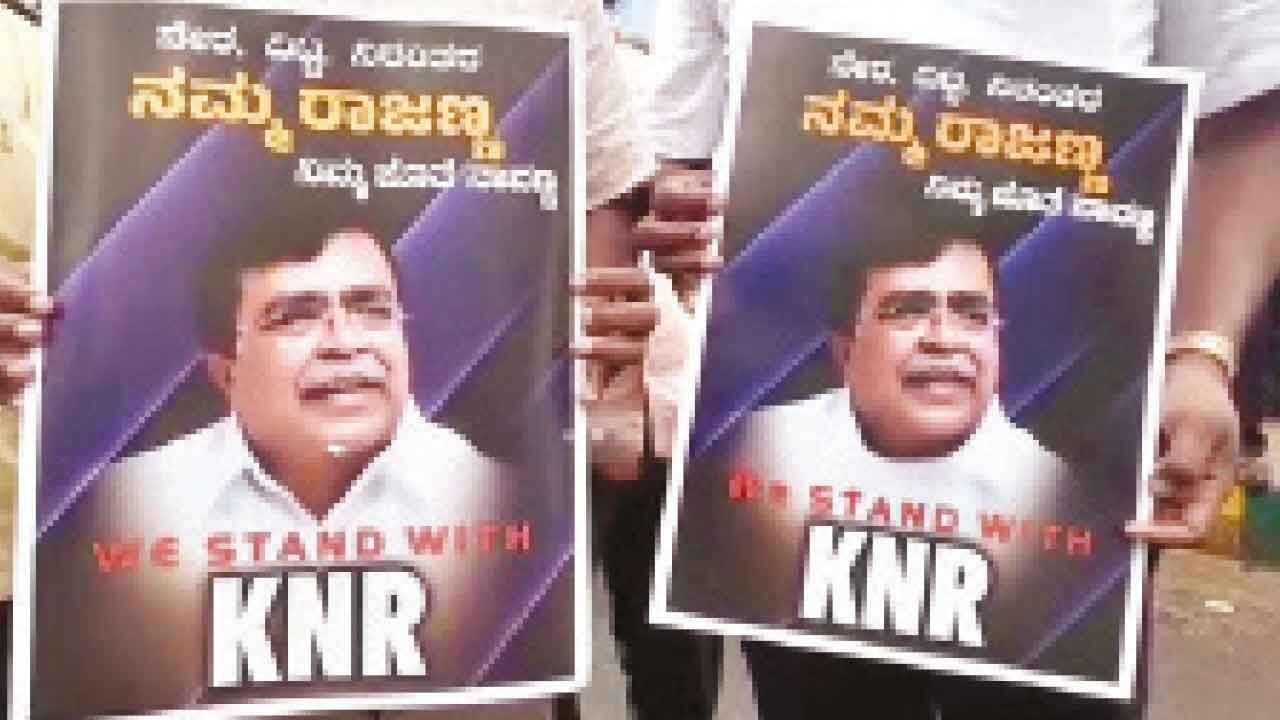 Protests continue in Tumakuru dist over Rajanna's ouster from cabinet