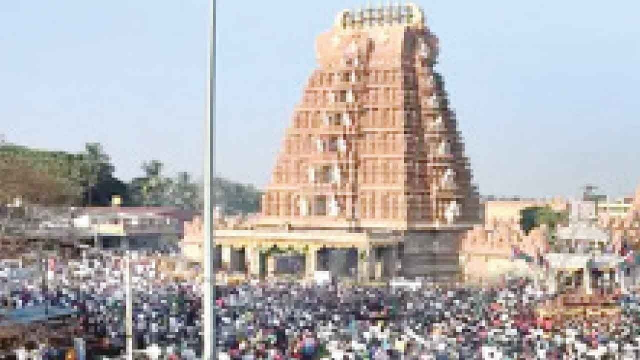 Ramalinga Reddy calls for Kannada Shloka training in Muzrai temples