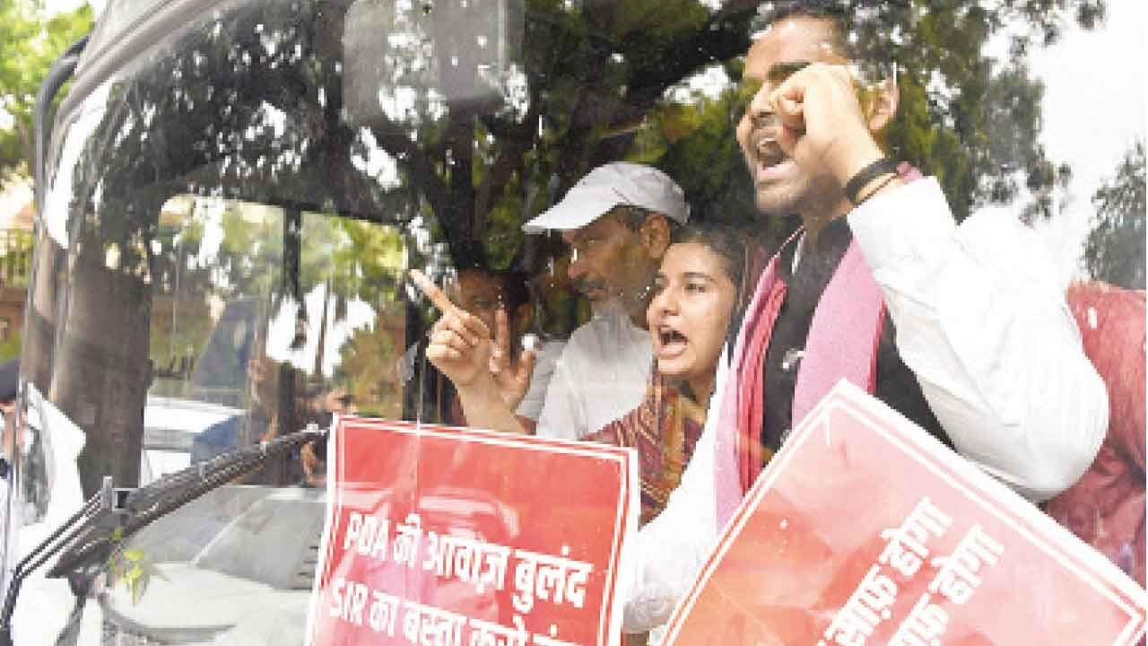 ‘Vote chor, gaddi chhod': Congress stages protest in Jaipur