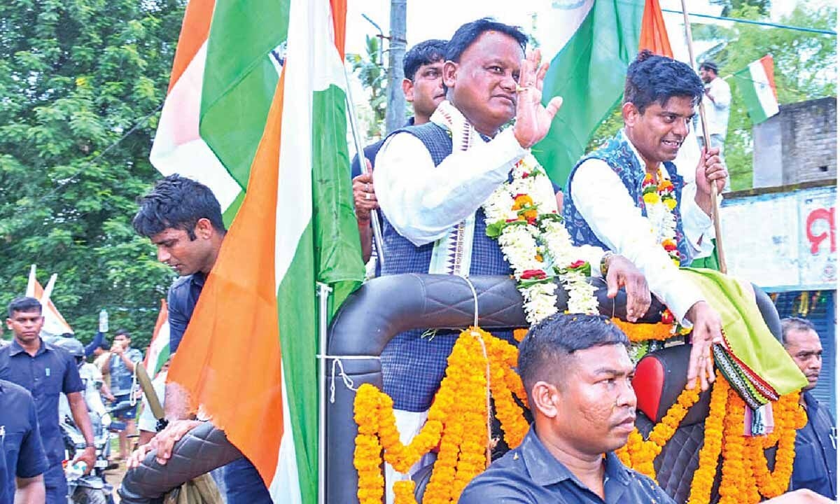 India salutes courage of ancestors: CM